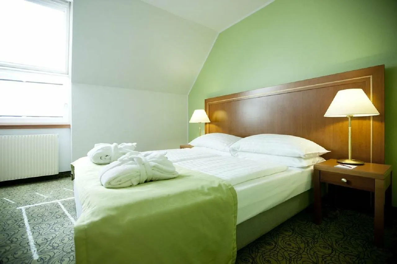 Hotel Mercure Wien Westbahnhof 4*, Vienna
